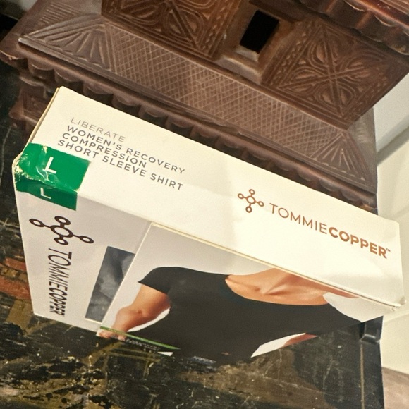 Tommie Copper Women’s Recovery Compression V Neck Shirt Sz large Silver Heather - Picture 2 of 4